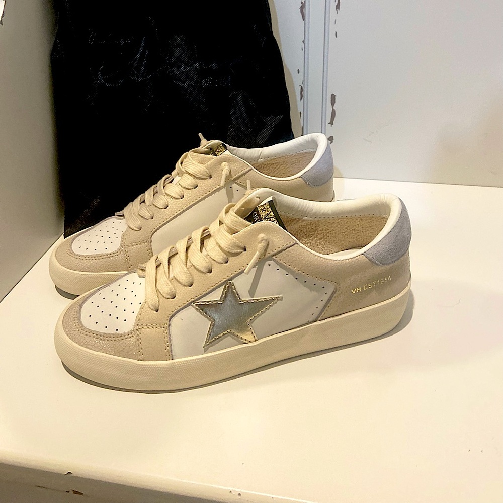 Vintage Havana Cream and White Star Sneakers